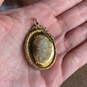 Victorian 9ct Gold Swallow Engraved Locket c.1880