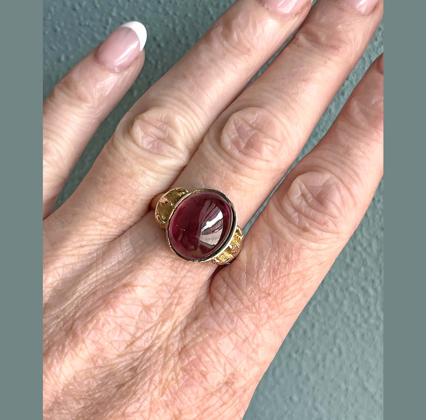 Victorian Large Gold Cabochon Garnet Ring