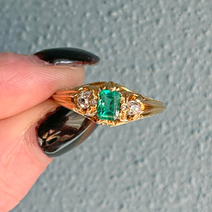 Victorian Emerald and Diamond Ring in 18K Gold, Circa 1850