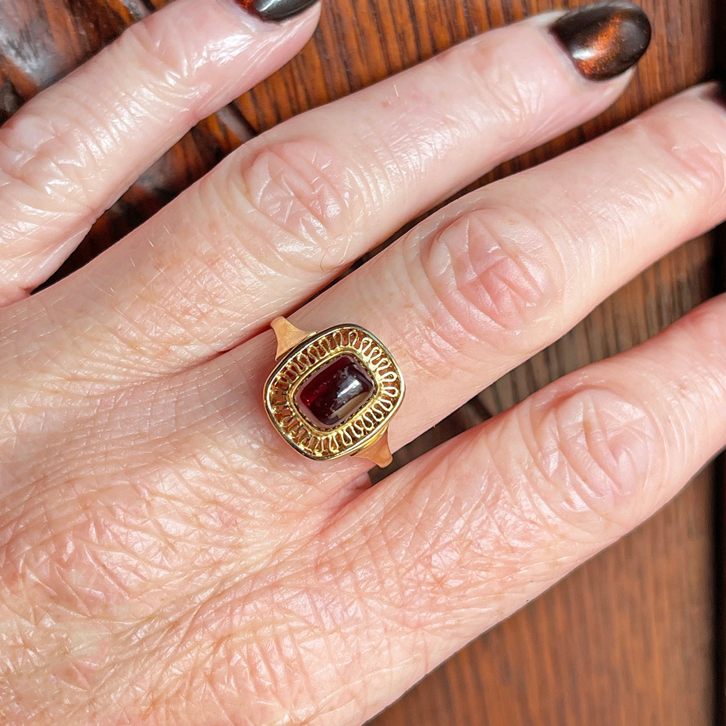 Vintage 18K Gold Sugarloaf Cut Garnet Ring