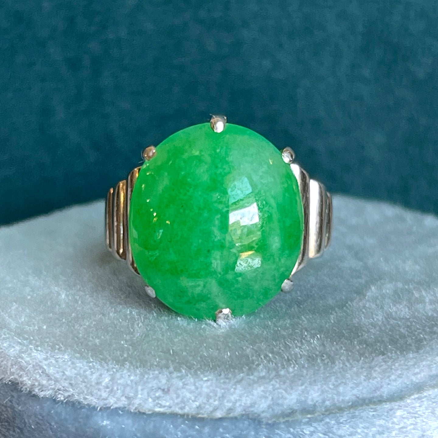 Retro Deco 18K White Gold Jadeite Solitaire Ring, c. 1930–1950