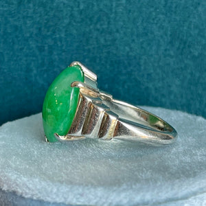 Retro Deco 18K White Gold Jadeite Solitaire Ring, c. 1930–1950